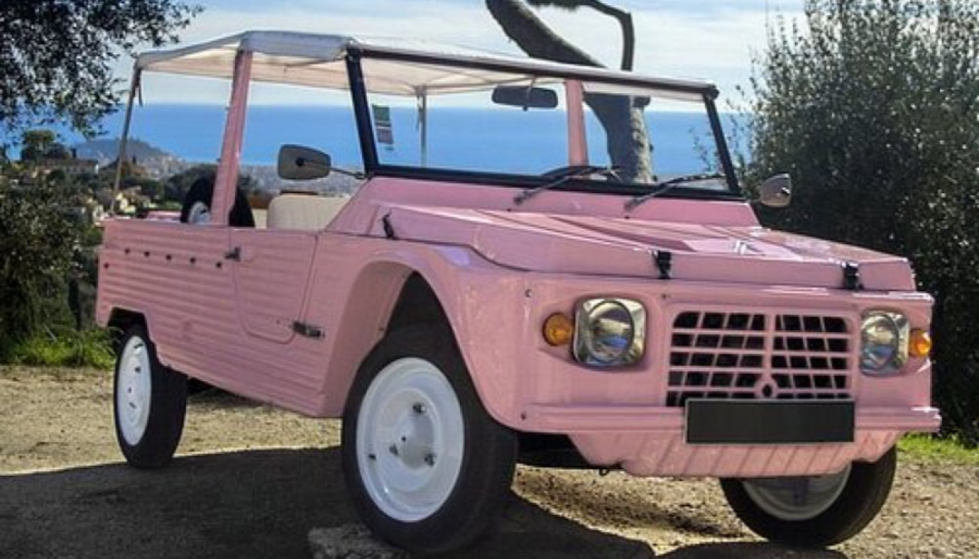 Pour les hôtels de la Côte d’Azur, Méhariviera assure la location de voitures vintage !